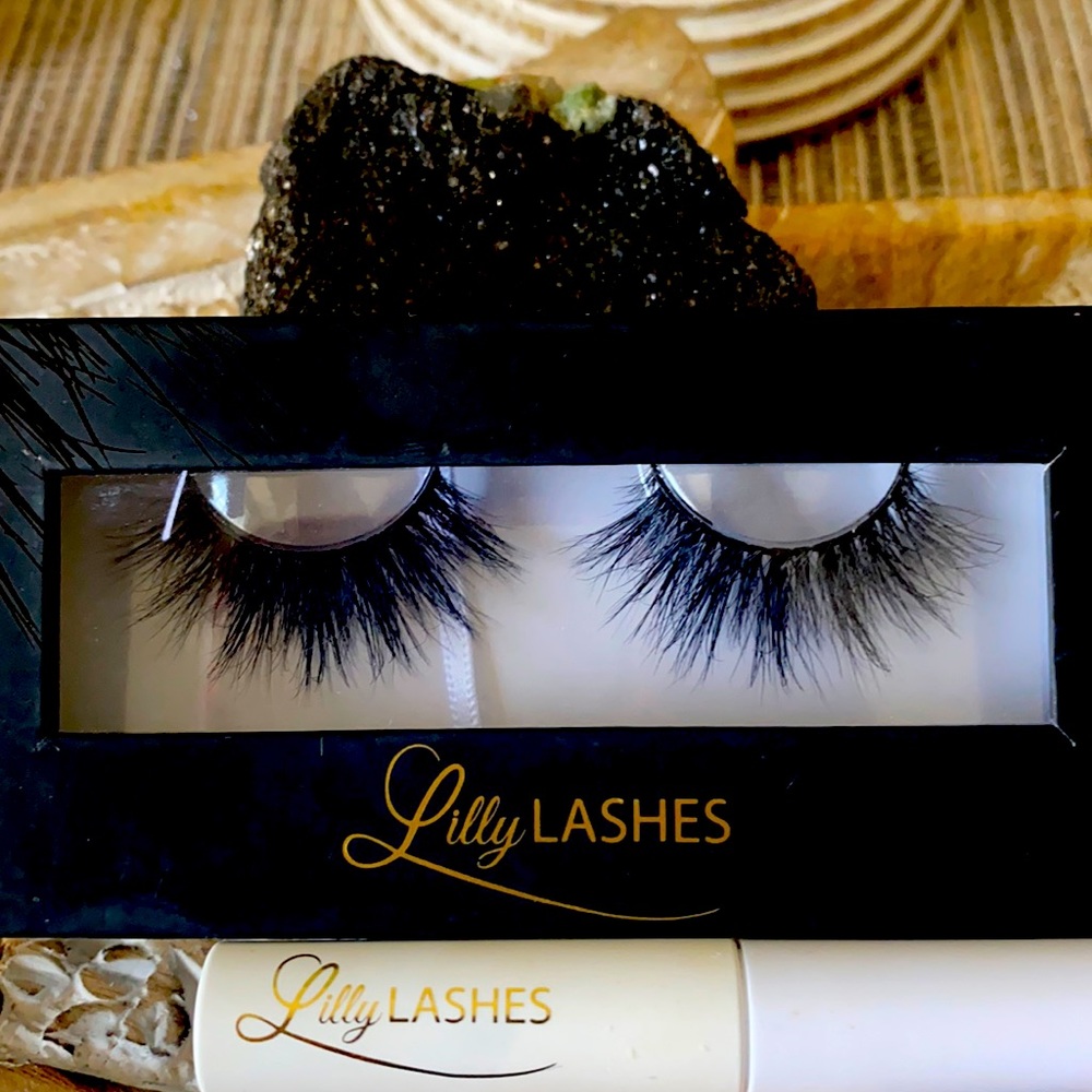 Lilly Lashes 3D mink lashes in “Miami”